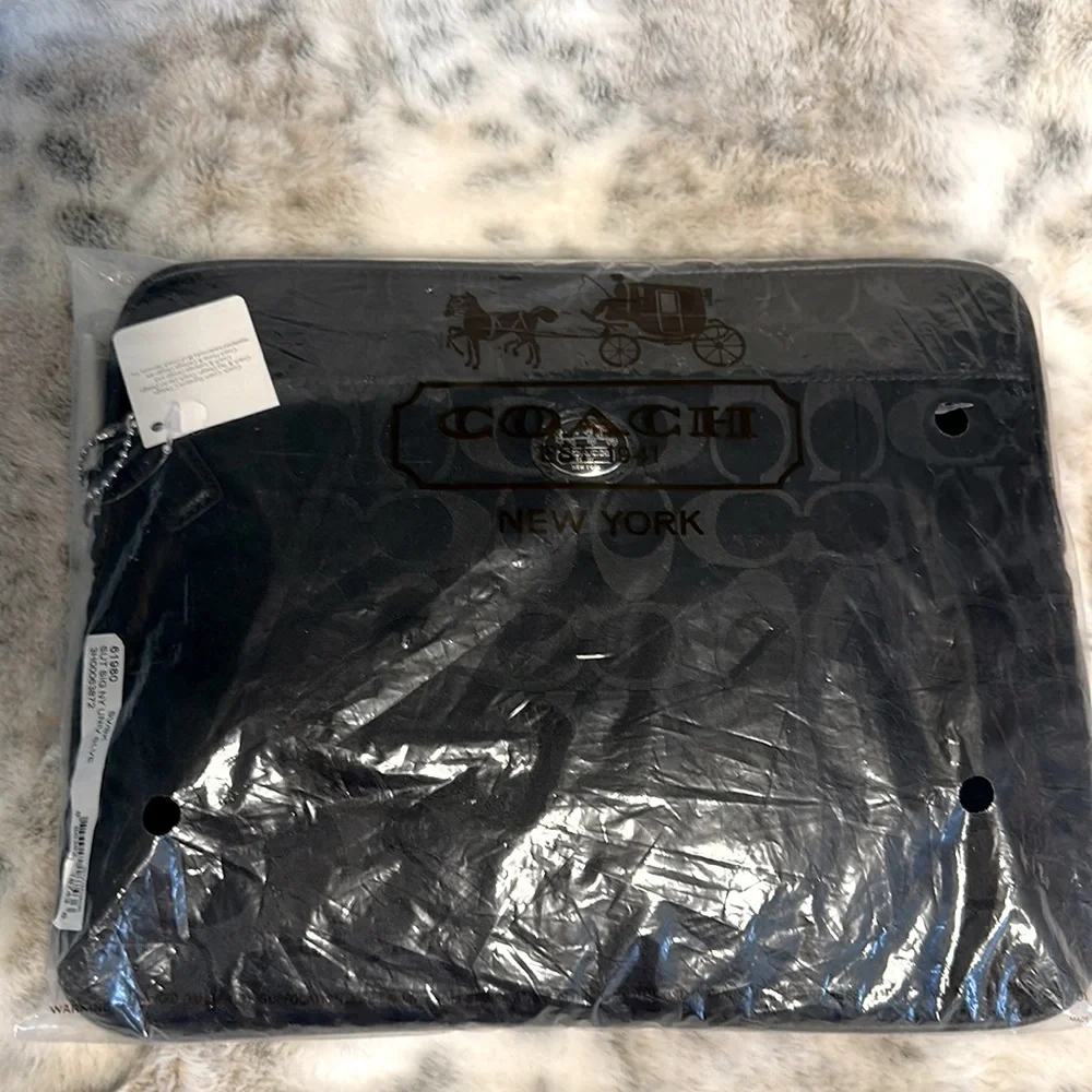 ✨COACH SIGNATURE NY UNIVERSAL SLEEVE✨BRAND NEW!!!🔥🔥